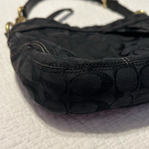 COACH PLEATED HAMPTONS SIGNATURE SHOULDER BAG - Picture 6 of 8